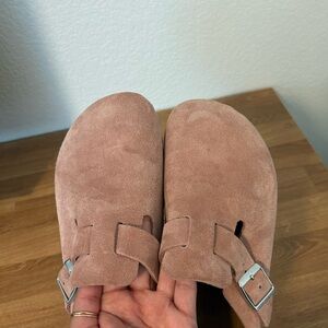 Suede Pale Pink clogs with silver Buckle